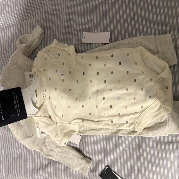 Tommy Hilfiger Baby Bodysuits - Picture 4 of 4